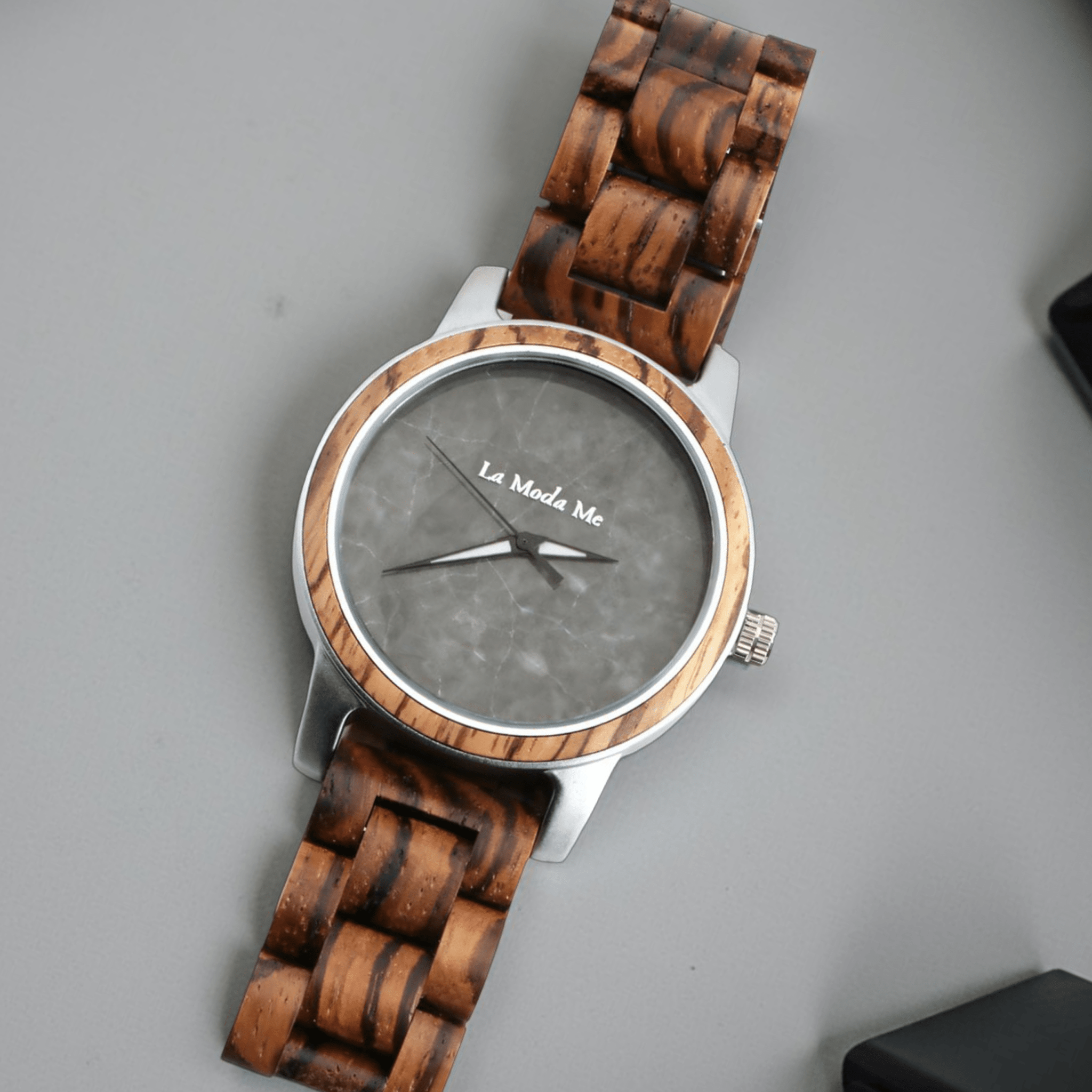 Watch Horizon - Eco-Friendly Walnut Wooden Timepiece
